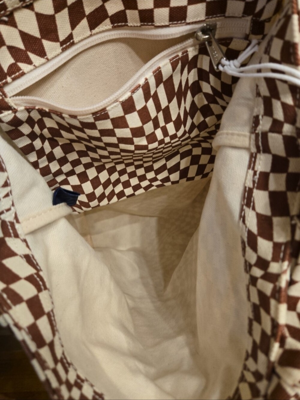 BAGGU Horizontal Duck Bag Maroon Trippy Checker pattern - Picture 7 of 8